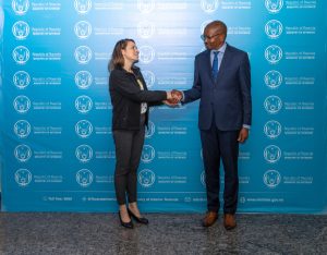 Minisitiri w’Umutekano yagiranye ibiganiro na Ambasaderi wa Israel mu Rwanda