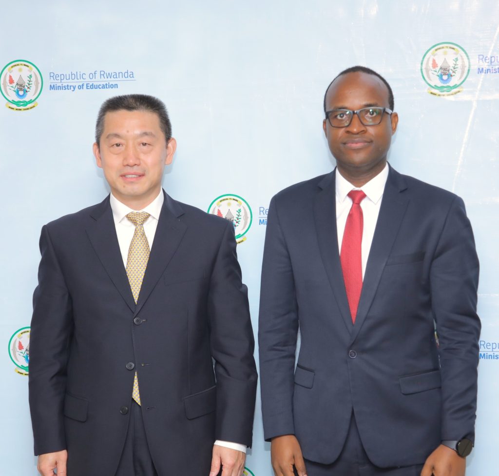 Minisitiri w’Uburezi yagiranye ibiganiro na Ambasaderi w’u Bushinwa mu Rwanda