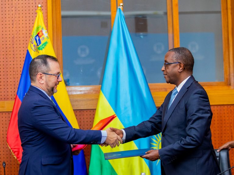 U Rwanda na Venezuela byakuriyeho Visa abatunze Pasiporo za Dipolomasi, iz’akazi n’izihariye 
