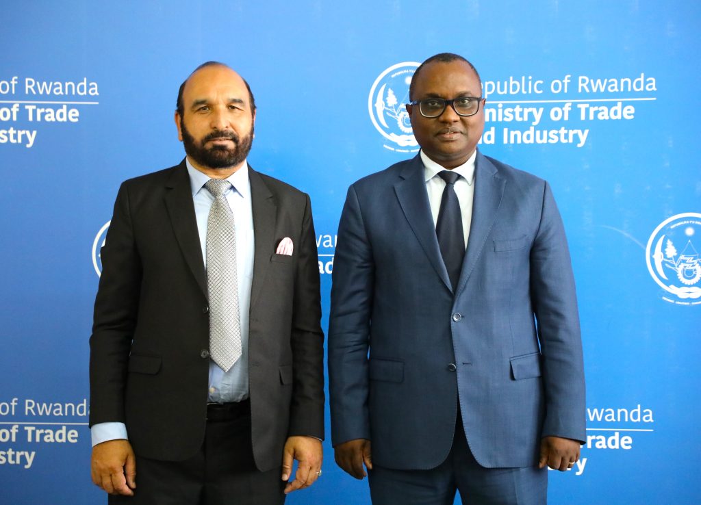 Minisitiri Ngabitsinze yakiriye Ambasaderi wa Pakistan mu Rwanda