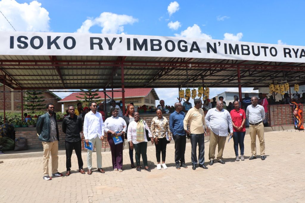 Kamonyi: Sosiyete Sivili irimo gusura imishinga y’abakobwa babyariye iwabo
