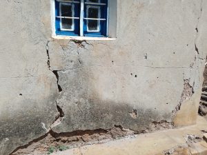 Kirehe: Abasenyewe n’imashini zubaka umuhanda barasaba ingurane