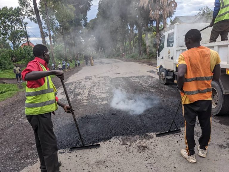 Burera: Umuhanda Gahunga- Cyanika watangiye gusanwa