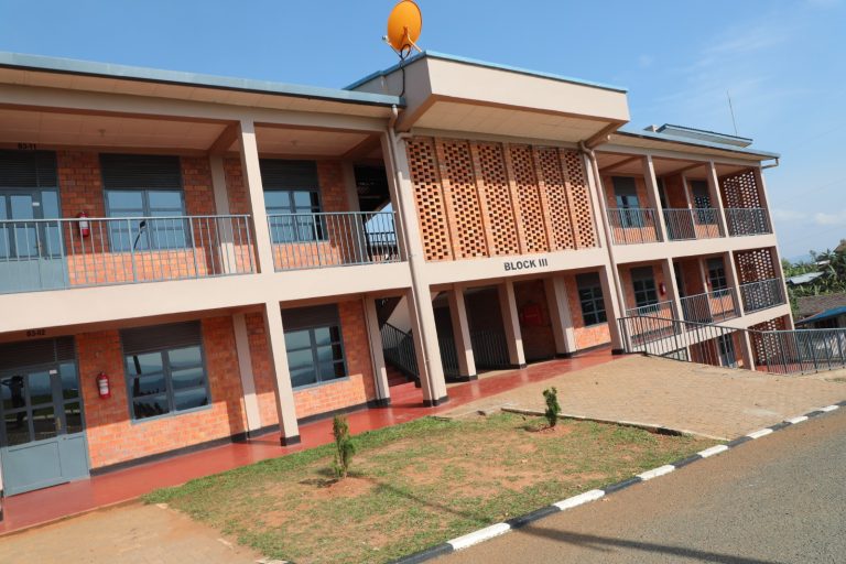 Nyaruguru: Abatujwe mu Mudugudu w’Icyitegererezo wa Munini barakirigita ifaranga