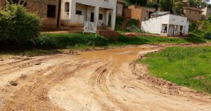 Ruhango: Ab’i Muyunzwe babangamiwe n’umuhanda utacyoroshya ubuhahirane