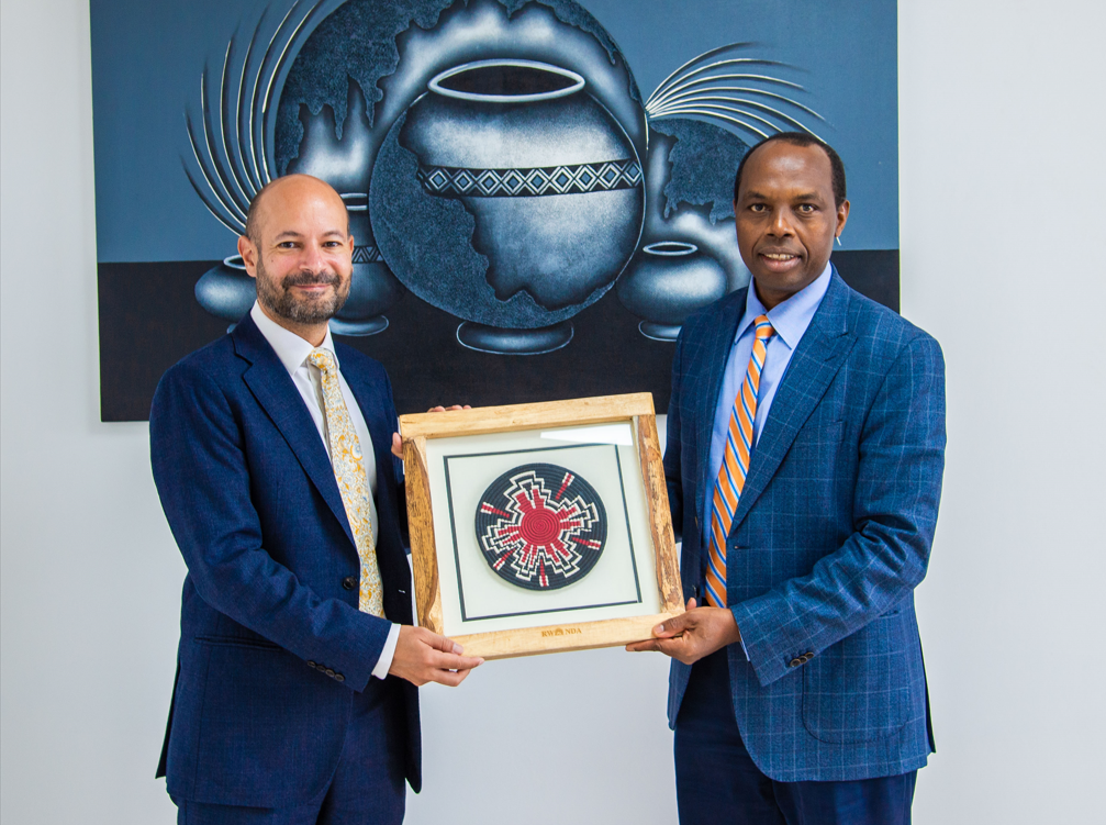 RDB yagiranye ibiganiro n’Ambasaderi w’u Bwongereza mu Rwanda