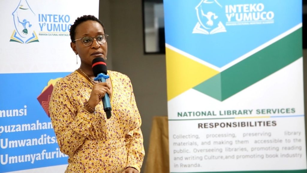 MINUBUMWE yerekanye uko umwanditsi ari umwarimu w’Umuryango Nyarwanda