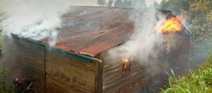 Nyamasheke: Umukecuru w’imyaka 82 yahiriye mu nzu arokorwa akiri muzima