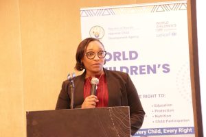 Dr Uwamariya arasaba ababyeyi guha abana umwanya