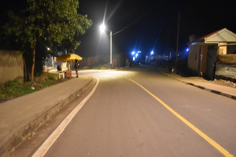 Musanze: Abahoze mu icuraburindi bagahabwa amatara ku muhanda barashimira Perezida Kagame