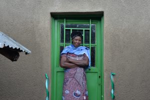 Kamonyi: Umukecuru yasaniwe inzu yongera kumva icyanga cy’ubuzima