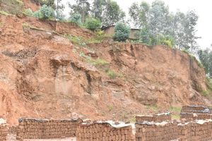 Musanze: Uwashyizwe mu manegeka n’ababumba amatafari arasaba kwimurwa