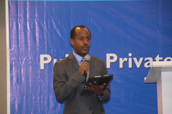 Dr Patrick Hitayezu yirukanywe mu kazi