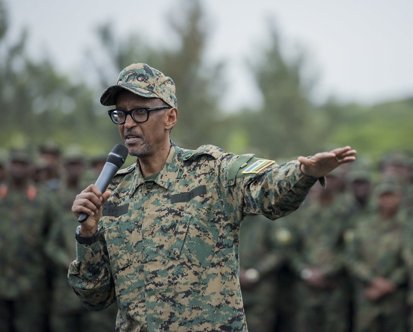 Perezida Kagame yazamuye mu ntera abasirikare 727