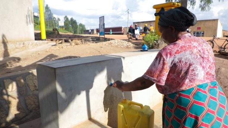 2050: Hakenewe miliyari zisaga 400Frw buri mwaka Abanyarwanda  miliyoni 23 bakagezwaho amazi