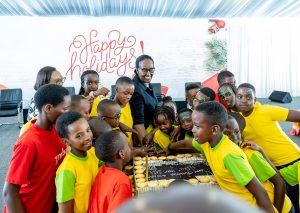 Madamu Jeannette Kagame yakiriye abana basaga 300 bizihiza impera z’umwaka
