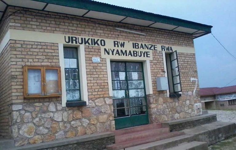 Muhanga: Urubanza rw’abakekwaho guhindura imyaka y’abana rwasubitswe