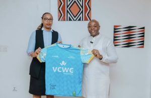 Ronaldinho na Roger Milla bageneye impano Perezida Kagame