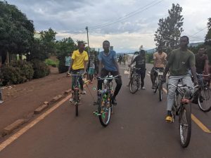 Rusizi: Urubyiruko rurashimira Perezida Kagame umuhanda wa Kaburimbo Bugarama-CIMERWA