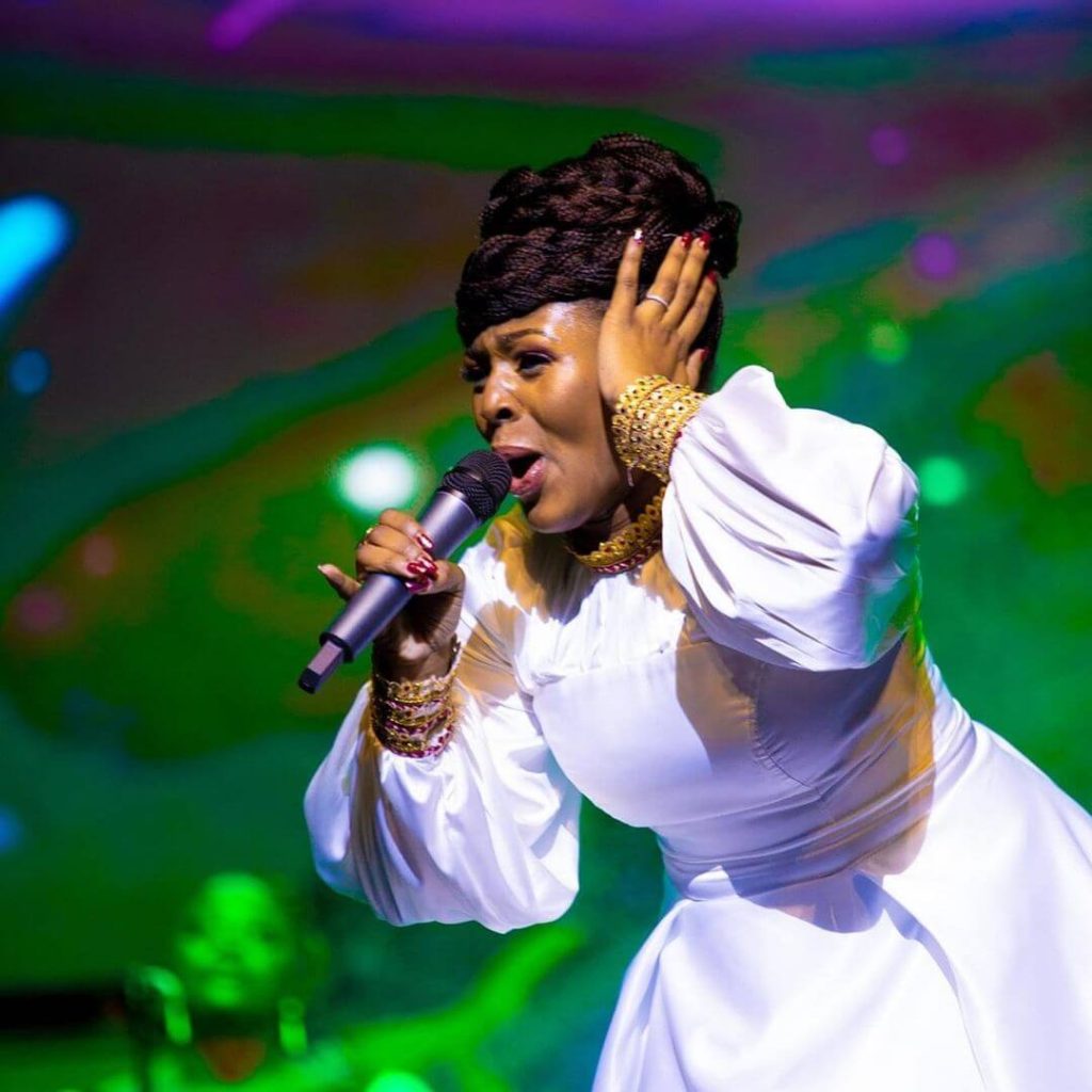 Dena Mwana yamenyekanye kuri Alubumu ye ya mbere yise ‘Hosanna’