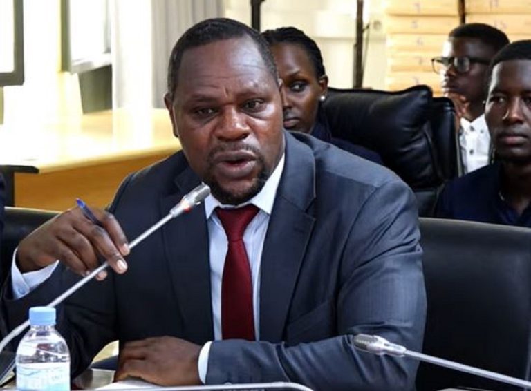 MINEDUC yahinduye uburyo bwo guhemba abanyeshuri bahize abandi