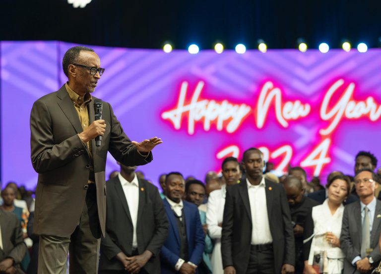 Iterambere ni yo nzira yonyine, ntacyatwitambika- Perezida Kagame