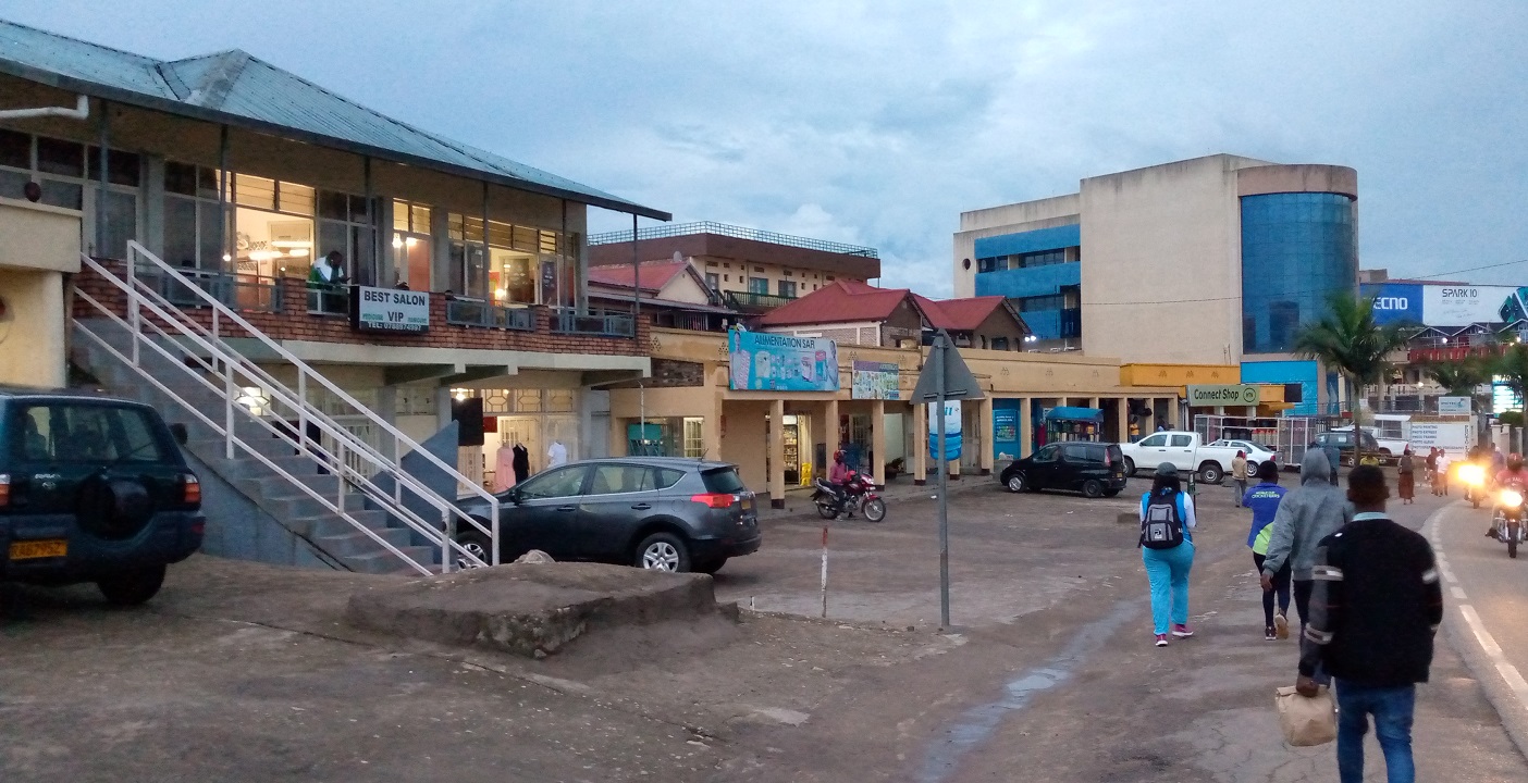 Muhanga: Babangamiwe n’abacuruzi badakozwa gutanga fagitire za EBM