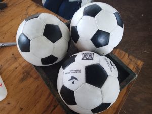 Kayonza: Abagore bakora imipira ya ‘Football’ bohereza i Burayi n’Amerika