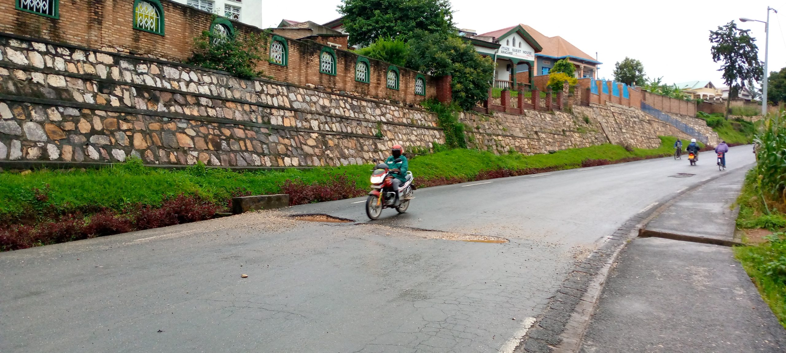 Muhanga: Barasaba ko basanirwa iteme ryitse i Nyabisindu rishobora guteza impanuka