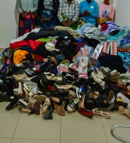 Polisi yafatanye abantu batandatu magendu y’imyenda n’inkweto bya caguwa
