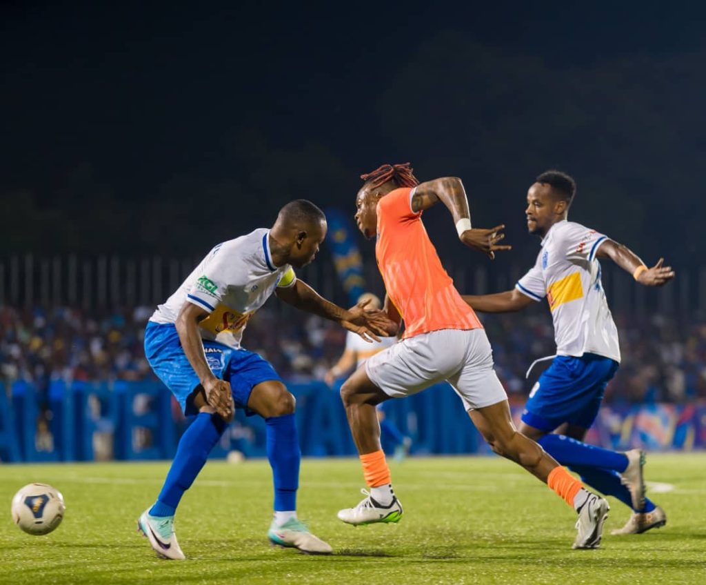AS Kigali y’abakinnyi 10 yahembukiye kuri Rayon Sports