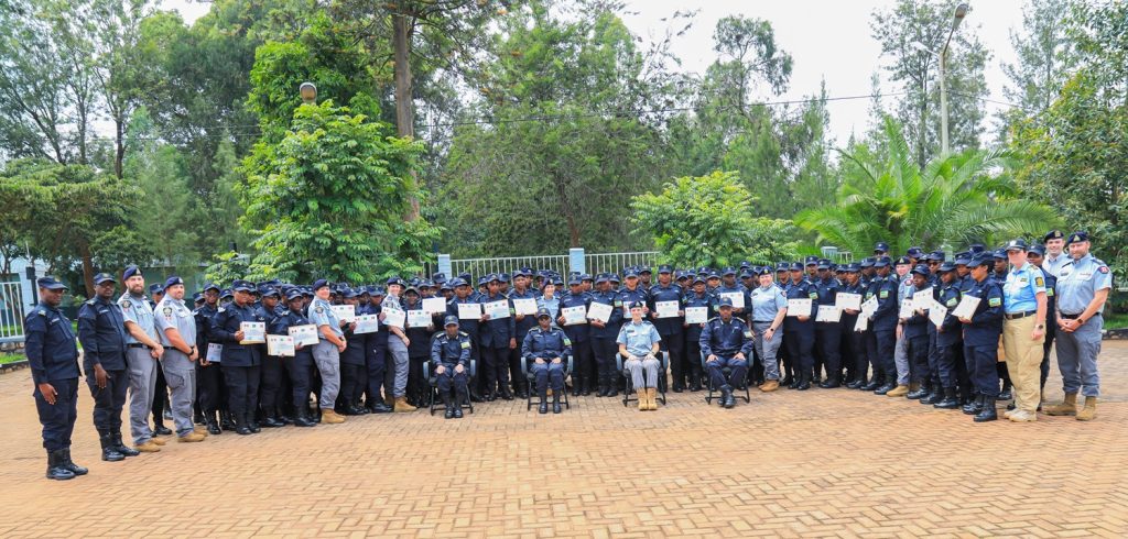 Abapolisikazi 110 basoje  amahugurwa abategurira kujya mu butumwa bw’amahoro