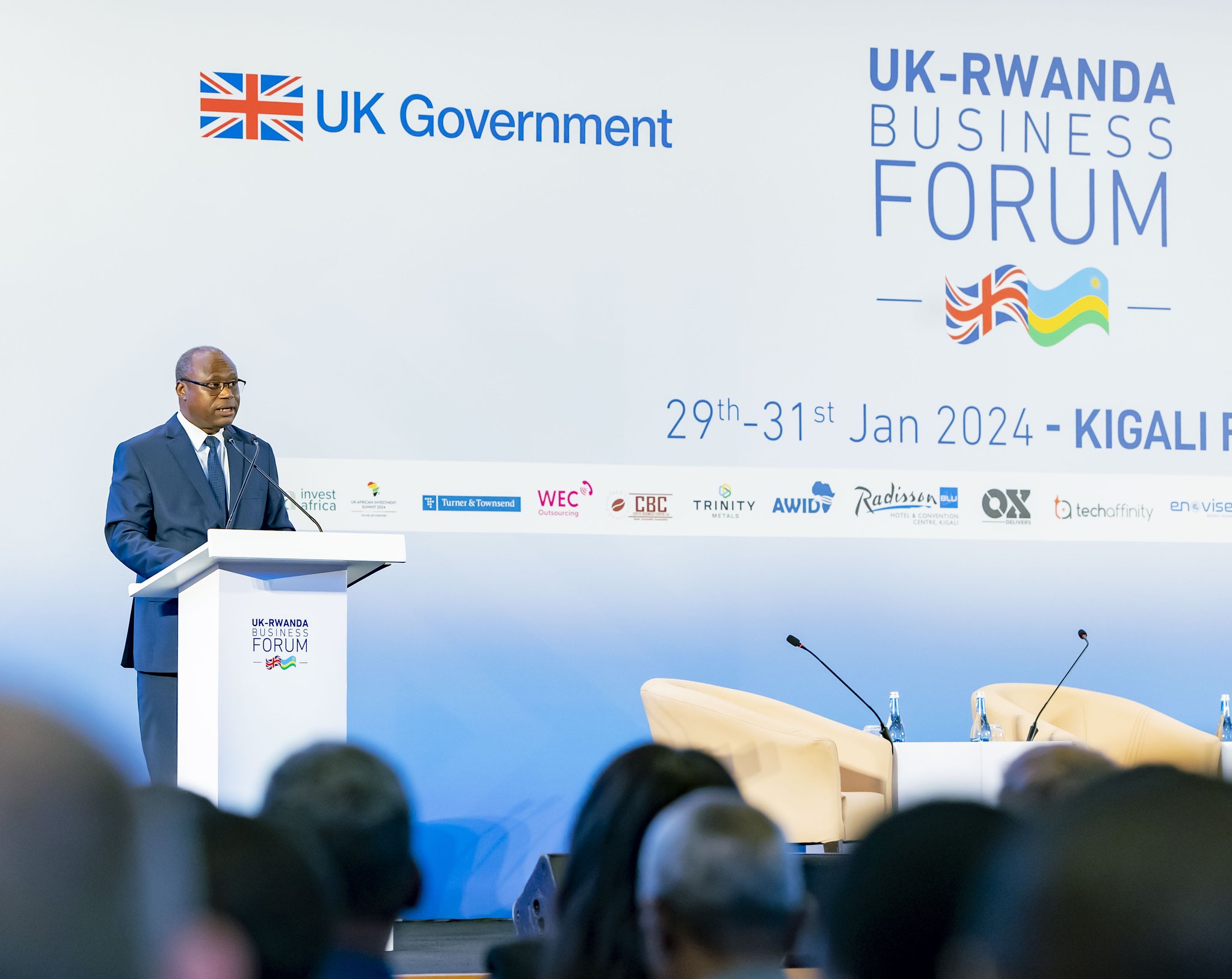Biroroshye cyane gucururiza mu Rwanda- Minisitiri Ndagijimana abwira Abongereza