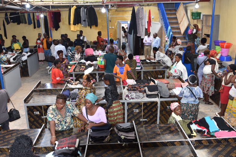 Umujyi wa Kigali wagaragarije abazunguzayi inyungu ziri mu kureka ubuzunguzayi