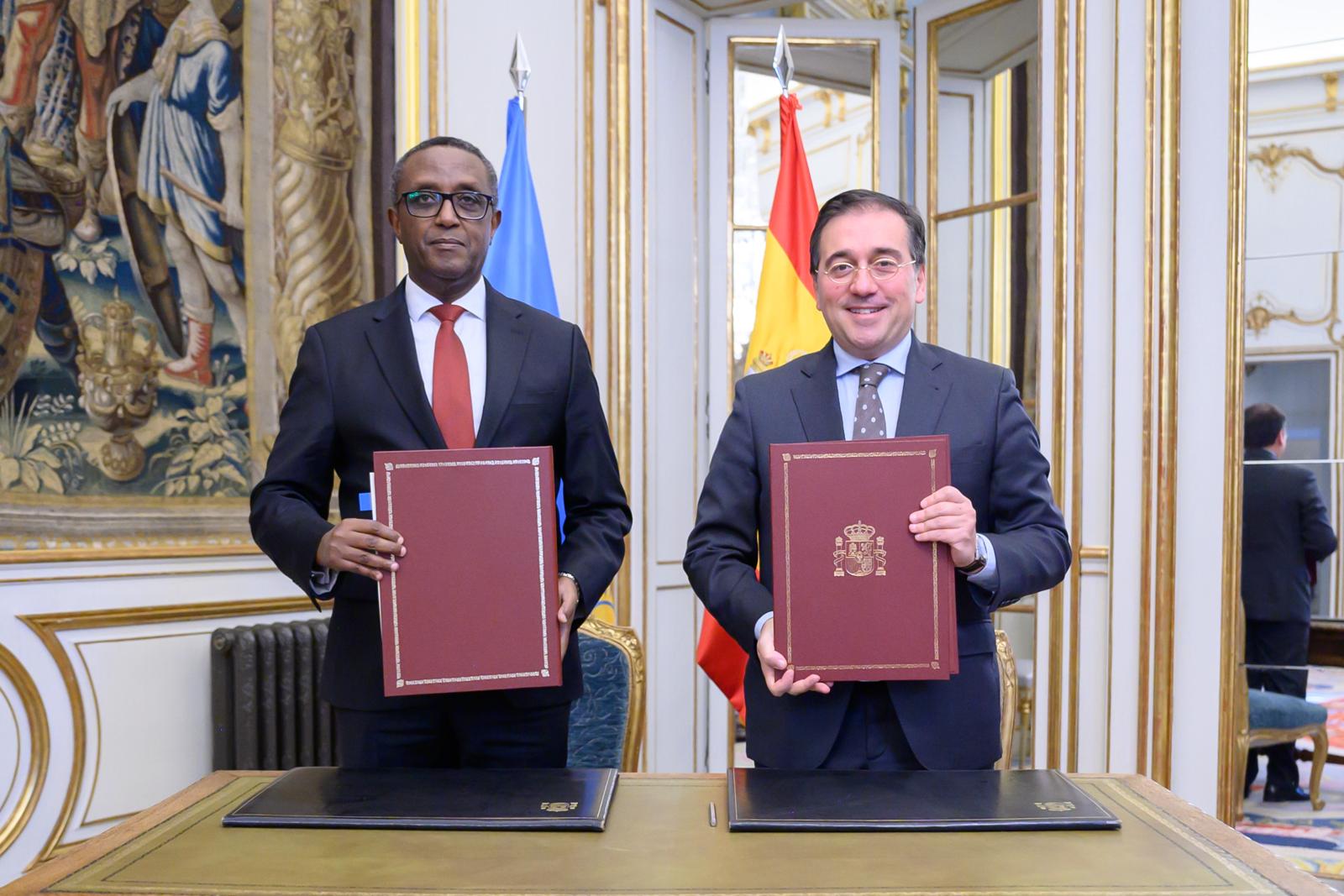 U Rwanda na Esipanye byasinyiye  gufatanya mu burezi no muri Dipolomasi 