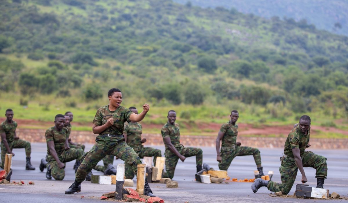 Abofisiye n’abandi basirikare ba RDF basoje imyitozo ihanitse y’amezi 7