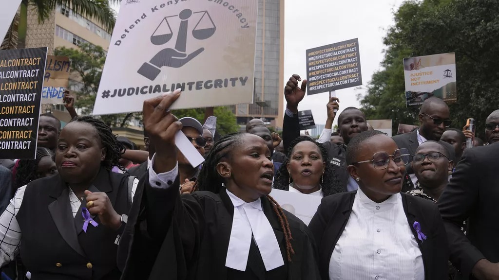 Kenya: Abanyamategeko bigaragambije bamagana Perezida  Ruto