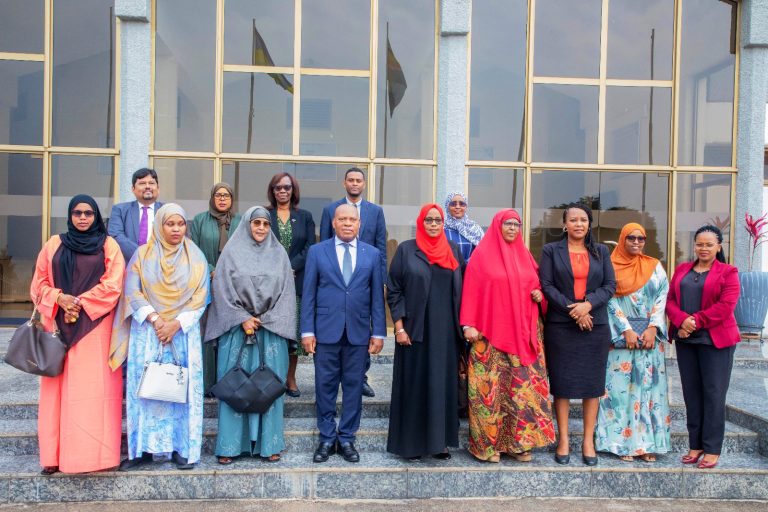 Abasenateri bo muri Somalia bavuze ko u Rwanda ari indorerwamo y’iterambere ry’abagore