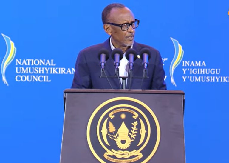 Perezida Kagame yibukije abayobozi ko bagomba gukorera hamwe