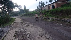Umuhanda ukoreshwa n’abasura Pariki y’Igihugu y’Ibirunga umaze amezi 8 warangiritse