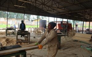 Ibyihariye ku mukobwa w’i Musanze wize Siyansi akihebera ububaji