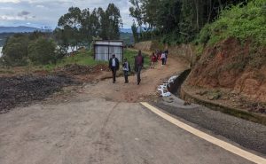 Nyamasheke: Barinubira metero 370 zasigaye hubakwa kaburimbo y’ibilometero 3 &nbsp;
