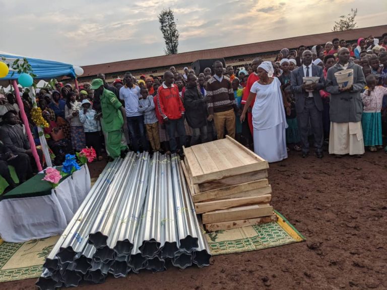 Rusizi: Batunguwe na bagenzi babo babaremeye ibya 7,000,000 Frw