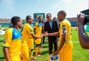 Impamvu Perezida Kagame atakijya ku bibuga by’umupira w’amagaru