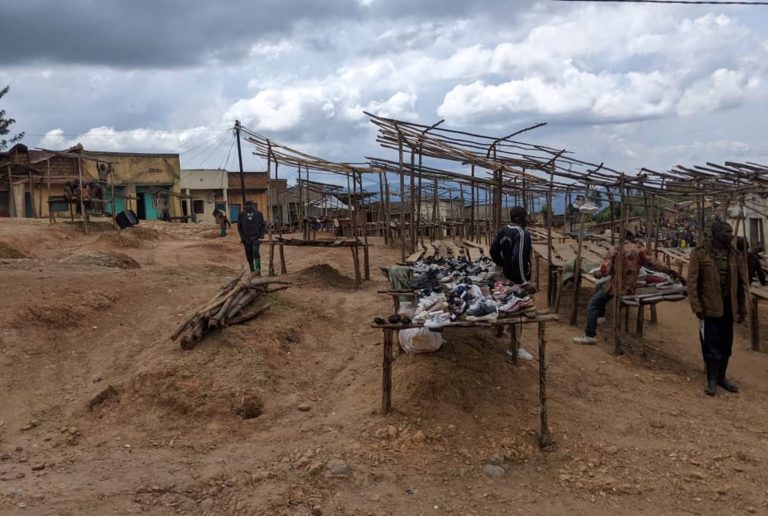 Nyamasheke:&nbsp; Barinubira kumara imyaka 50 barema isoko ridashinga