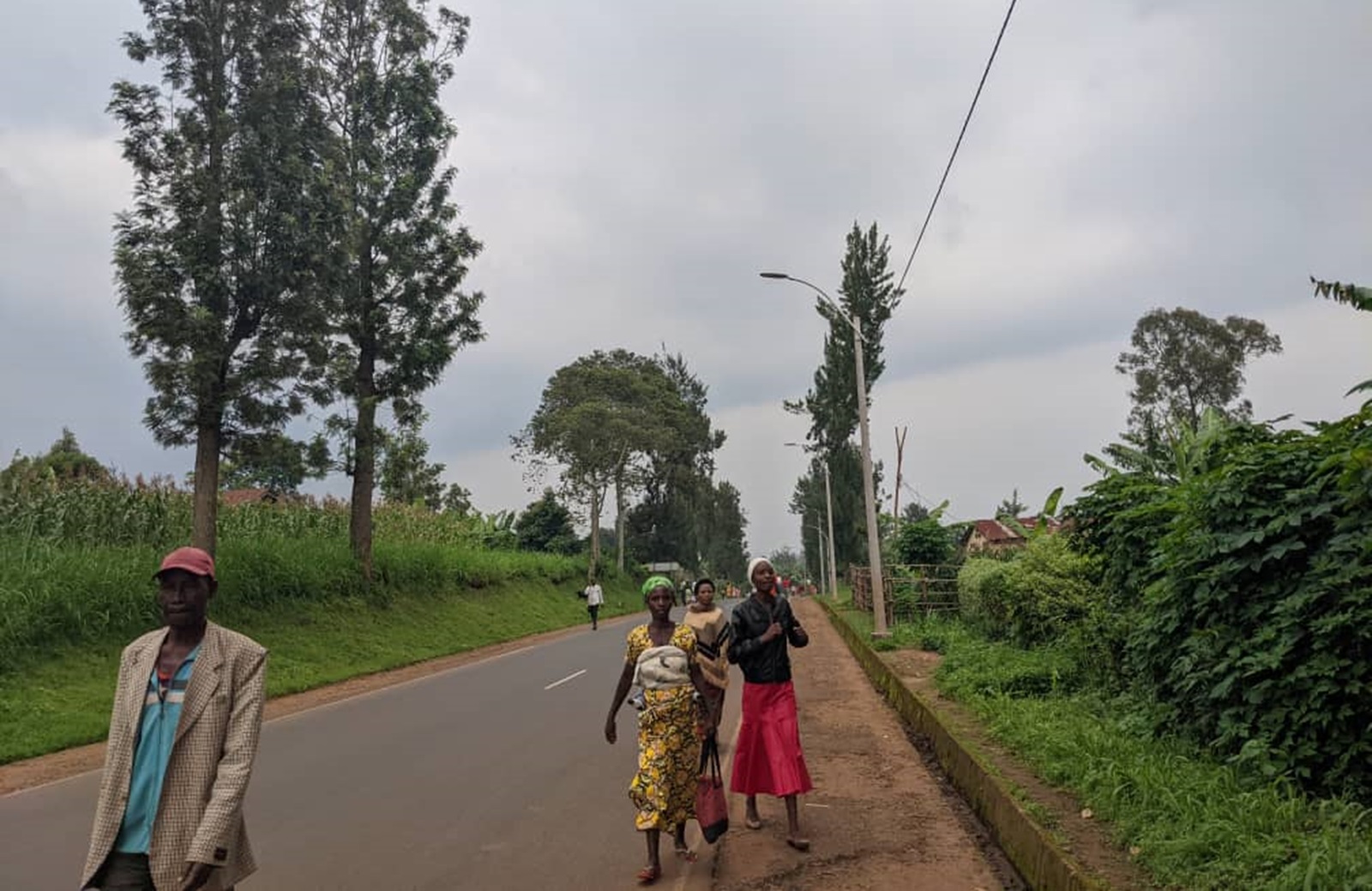 Rusizi: Baravuga imyato Perezida Kagame wabashyiriye amatara ku muhanda