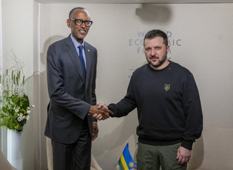 Perezida Kagame yaganiriye na Zelensky wa Ukraine