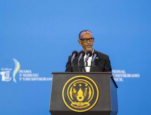 Perezida Kagame yanenze abarogerwa muri resitora bakayigarukamo