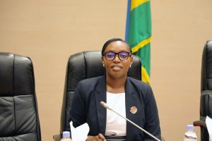 Minisiteri y’Uburezi yashyize umucyo ku nguzanyo za mudasobwa