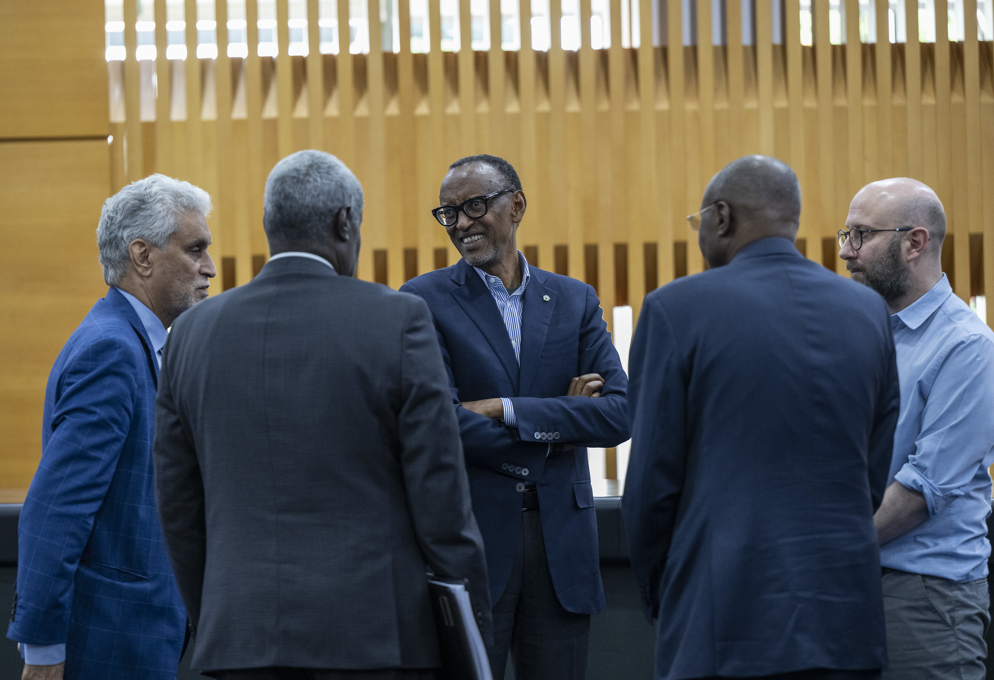 Perezida Kagame yashimye ubwitange bw’abayoboye amavugurura ya AU